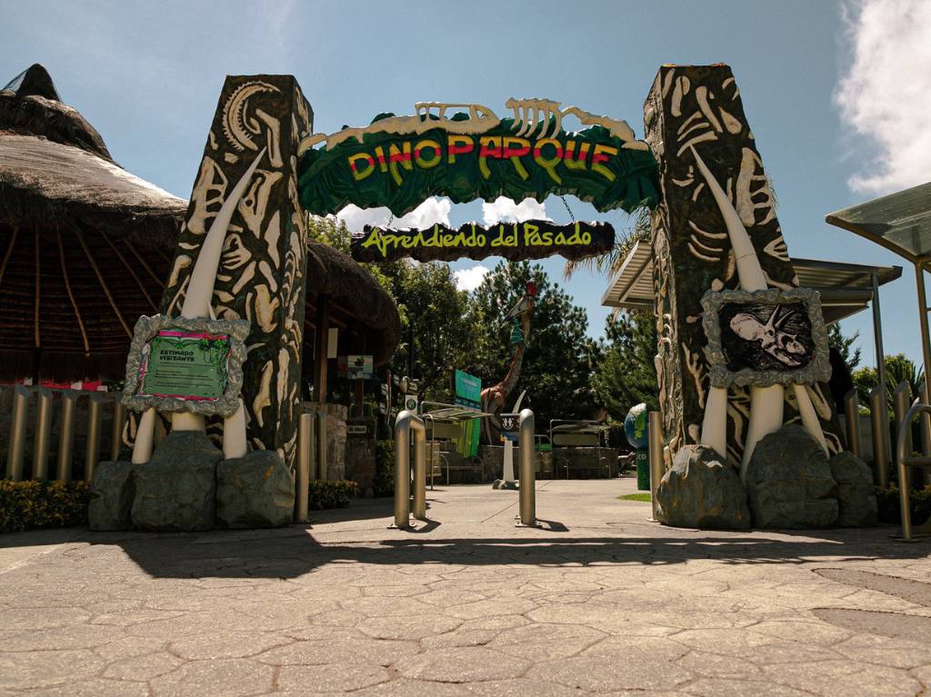 parque temático de dinosaurios en pachuca