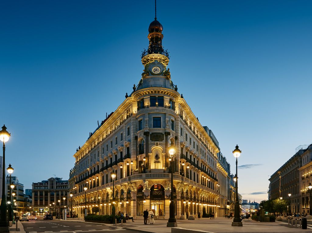 Hospédate en el Four Seasons Hotel Madrid, un lujo en España