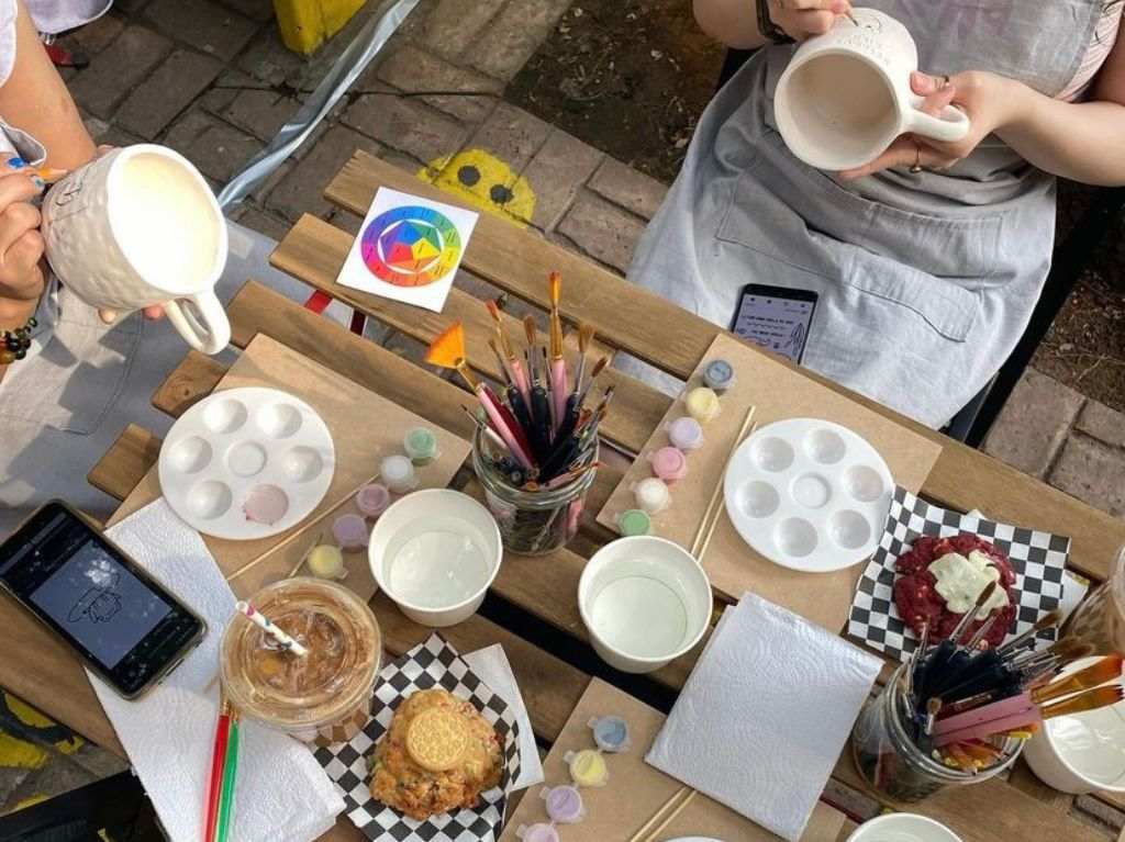 Lugares para tomar talleres con amigas ¡cerámica, decoración de pasteles!