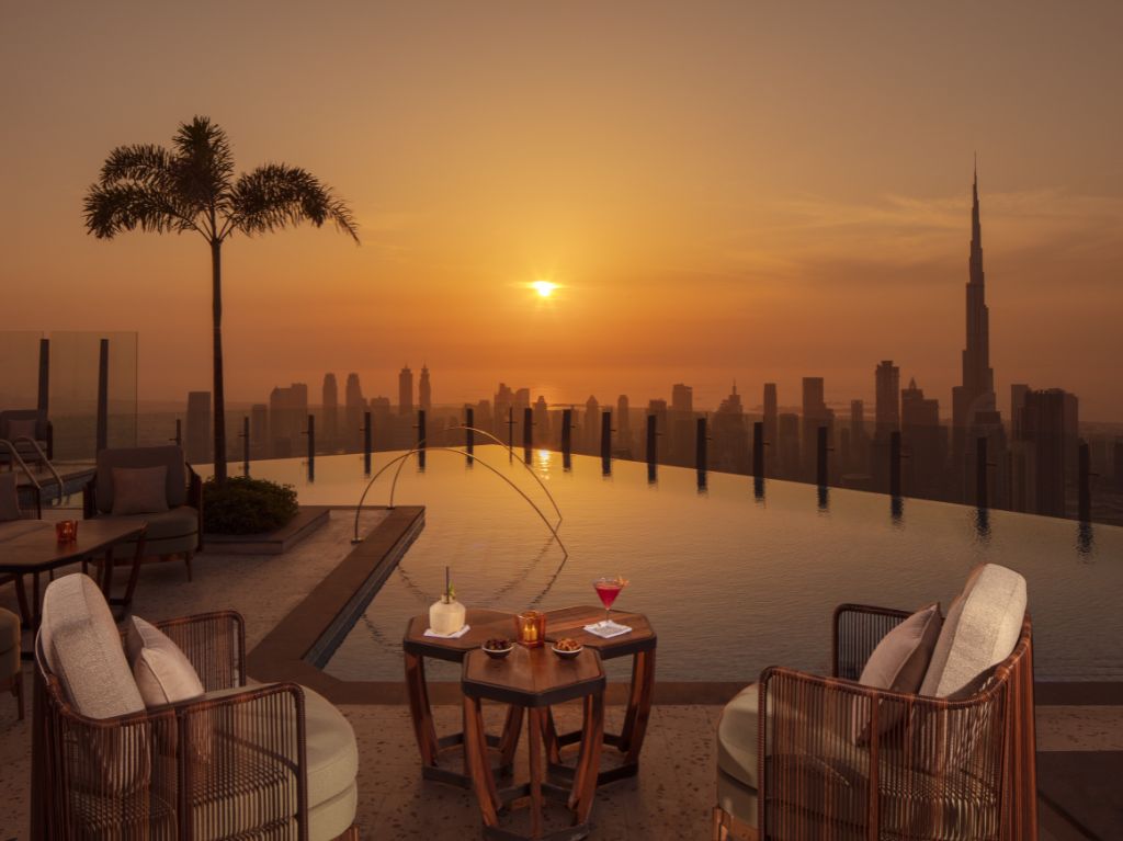 SLS-Dubai-piscina-privilege