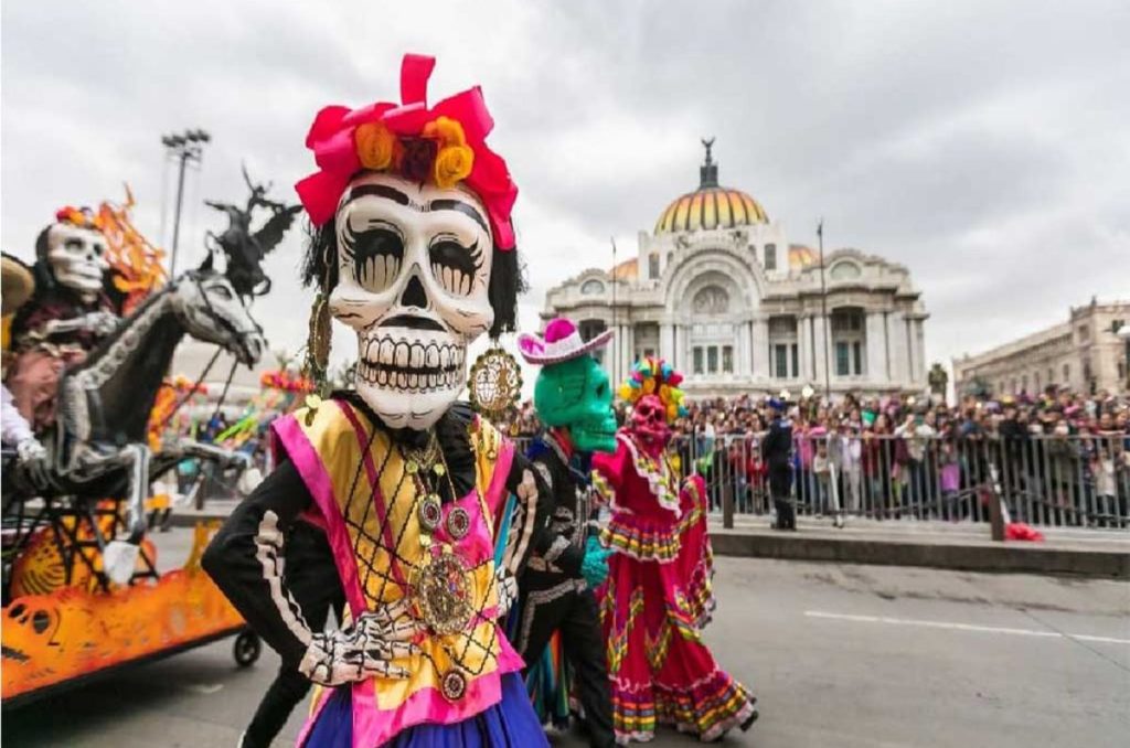 Abren licitación para organizar el Gran Desfile del Día de Muertos 