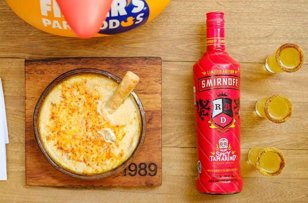 Drinks deliciosos y comida exquisita para compartir entre amigos