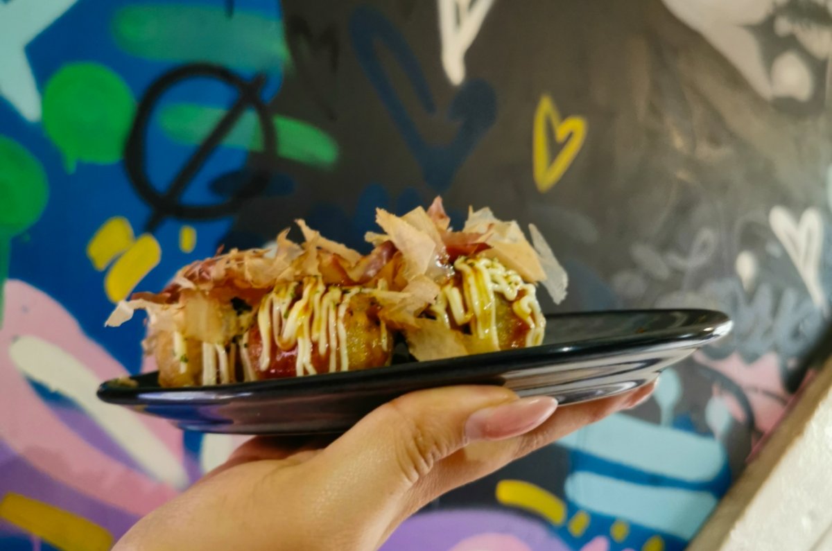 musica-de-anime-murales-y-tradicional-ramen-japones-en-manpuku-ramen-4