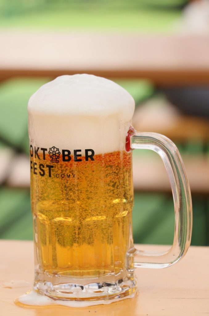 Cerveza alemana en el Oktoberfest 2023