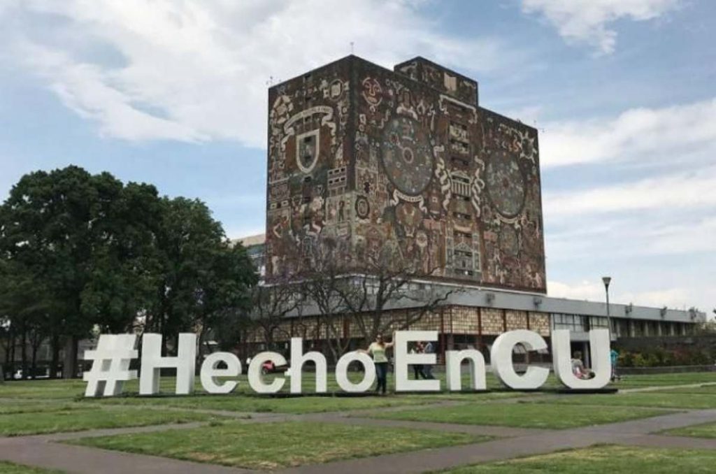 picnic por el eclipse en Ciudad Universitaria