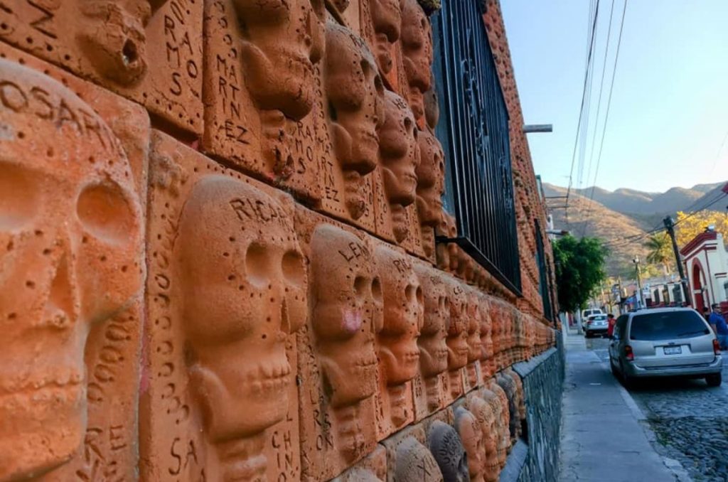 Visita El Muro de los Muertos