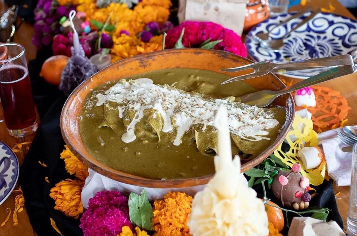 comida-chinampera-por-dia-de-muertos-en-los-canales-de-xochimilco-2