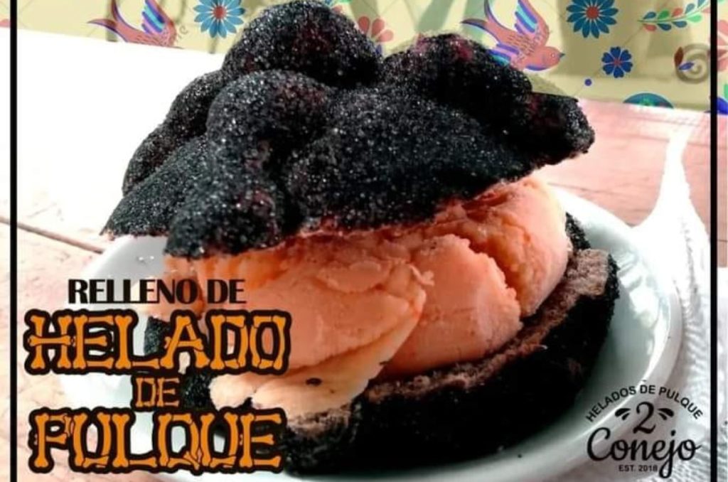 Pan de muerto con helado de pulque en 2 Conejo Helados de Pulque