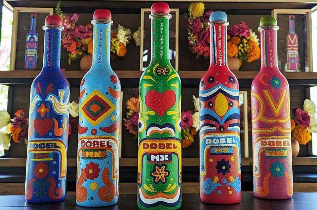 Esta botella esta inspirada en las “Trajineras” de Xochimilco