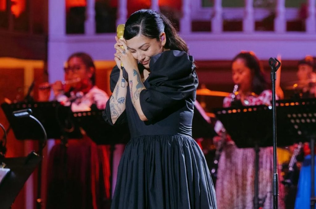 Mon Laferte y la agrupación femenil oaxaqueña Mujeres del Viento Florido tendrán concierto especial en Bellas Artes