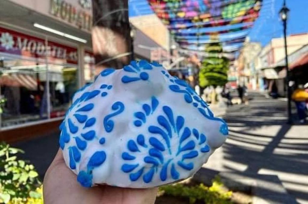 ¡Lo hacen de nuevo! Ahora crean el pan de muerto de talavera en Huamantla, Tlaxcala