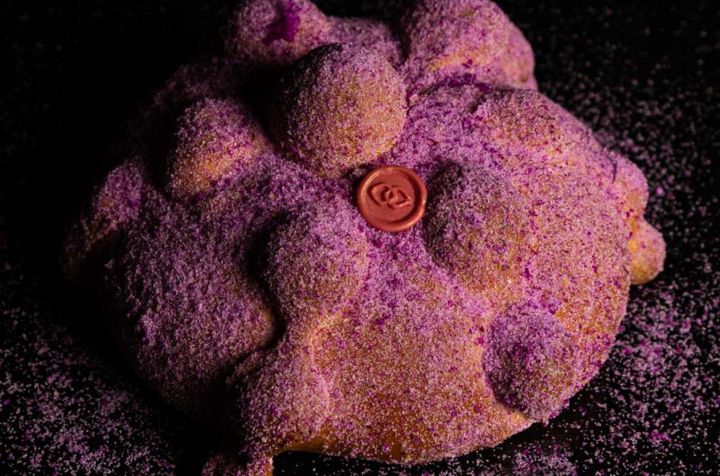 ¿Pan de muerto morado? Aquí te decimos donde encontrarlo