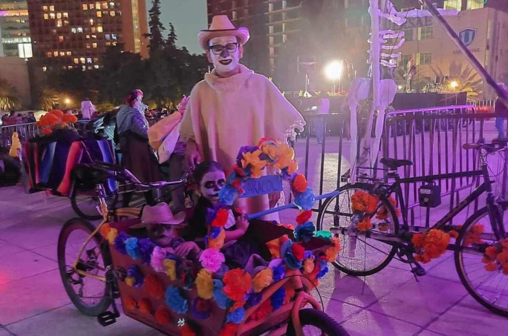 paseo nocturno en bici Día de Muertos 2023