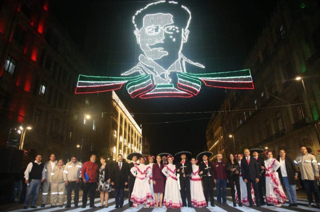 alumbrado revolución mexicana en el Zócalo