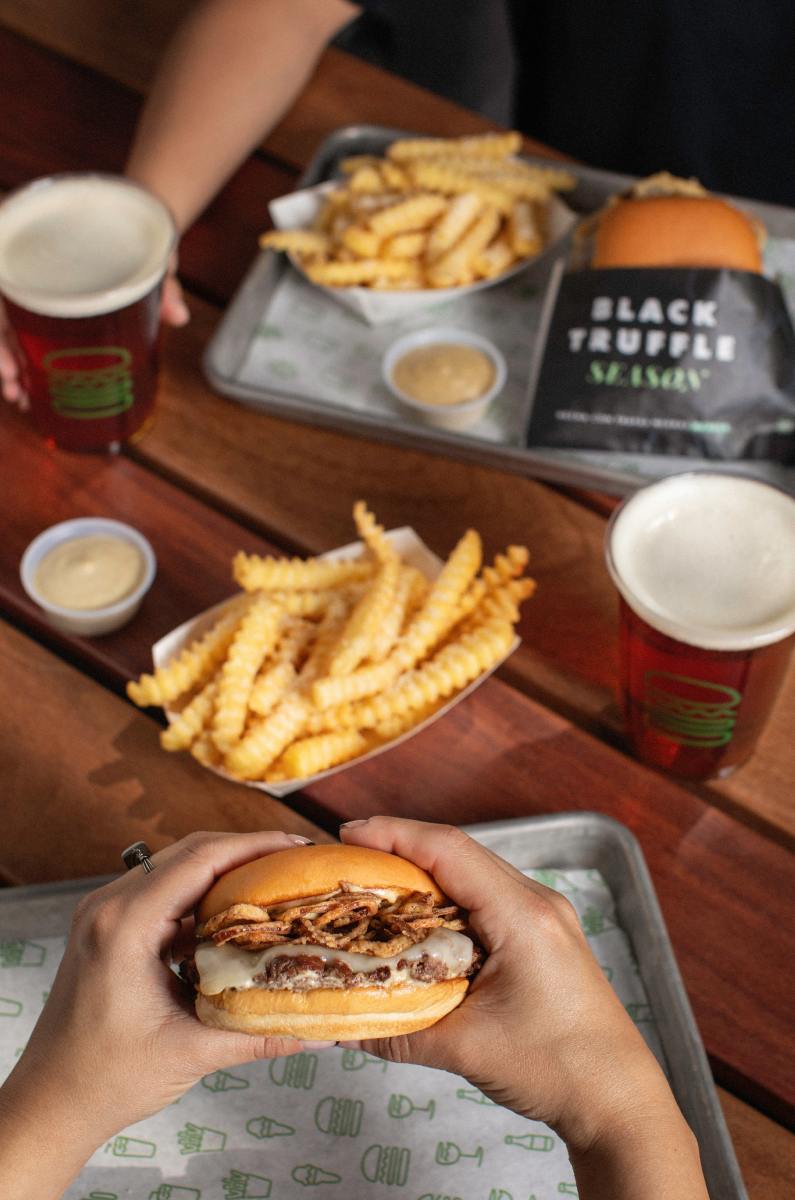black-truffle-hamburguesa-con-trufa-negra-papas