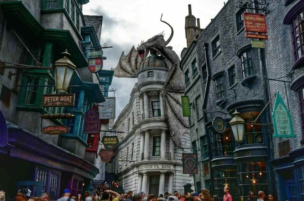 callejon-magico-en-cdmx-bazar-de-harry-potter-y-homenaje-a-michael-gambon