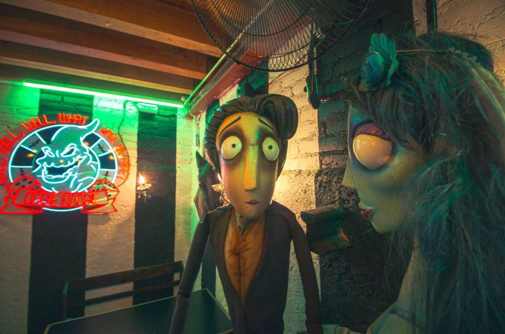 Concierto de Tim Burton en el Extraño Coffee Bar ¡la música de Danny Elfman!