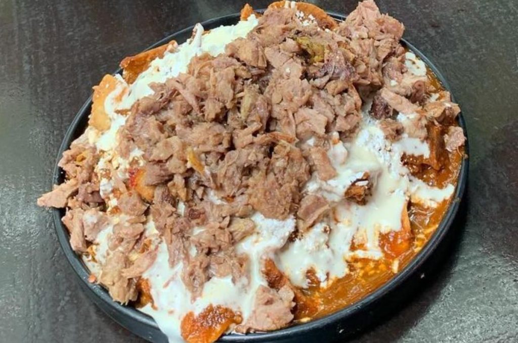 Conoce los chilaquiles rellenos en Don Totopo