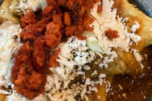 Don Totopo: éntrale a los chilaquiles rellenos de cochinita, suadero y más