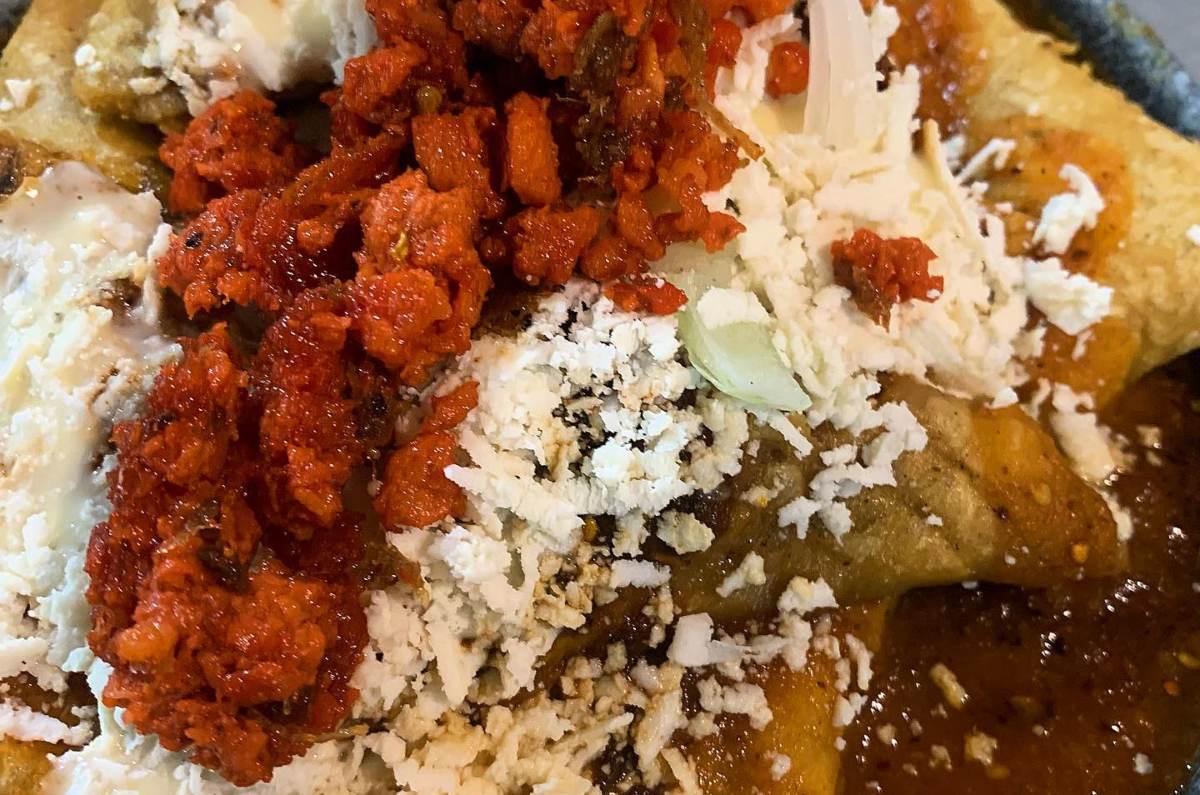 Don Totopo: éntrale a los chilaquiles rellenos de cochinita, suadero y más