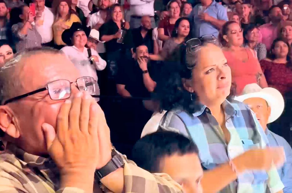 Celebrando la unión de familias a través de banco azteca y grupo bronco