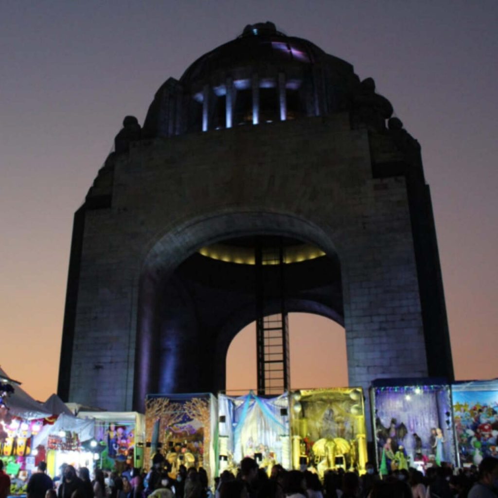 Romería de Reyes Magos en el Monumento a la Revolución