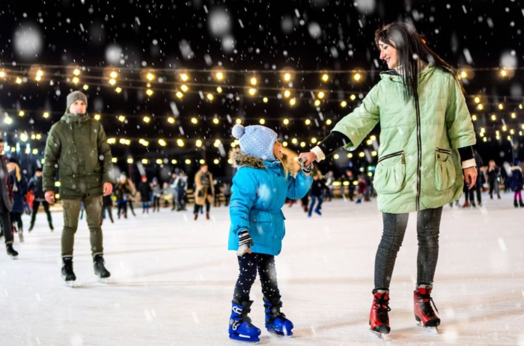 La diversión invernal regresa con las pistas de hielo en la CDMX