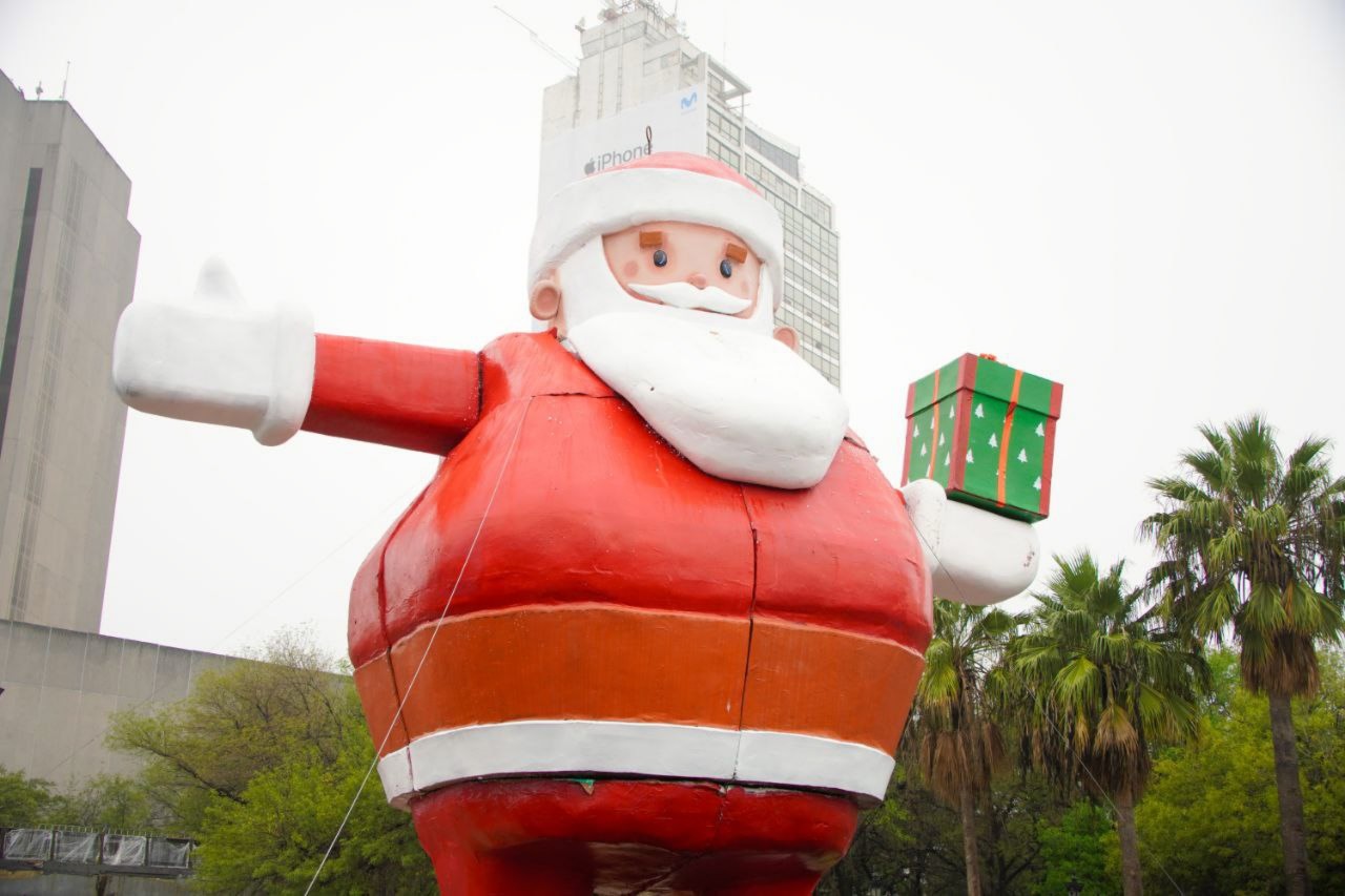 Santa gigante. Foto: Samuel García