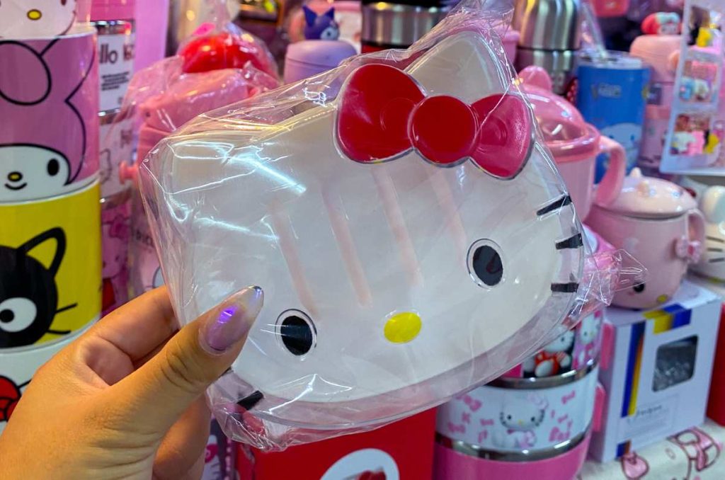 mega outlet Hello Kitty