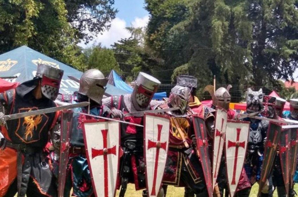 Vive la Navidad Medieval Encantada Yule en el Desierto de los Leones