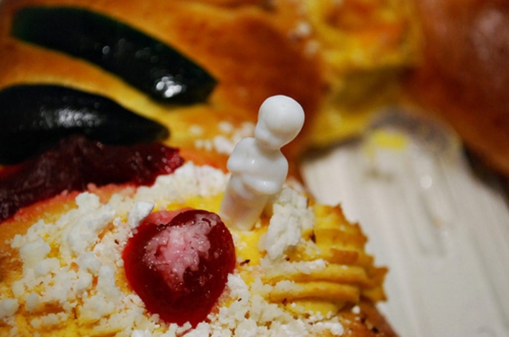 Rosca de reyes con muñequito