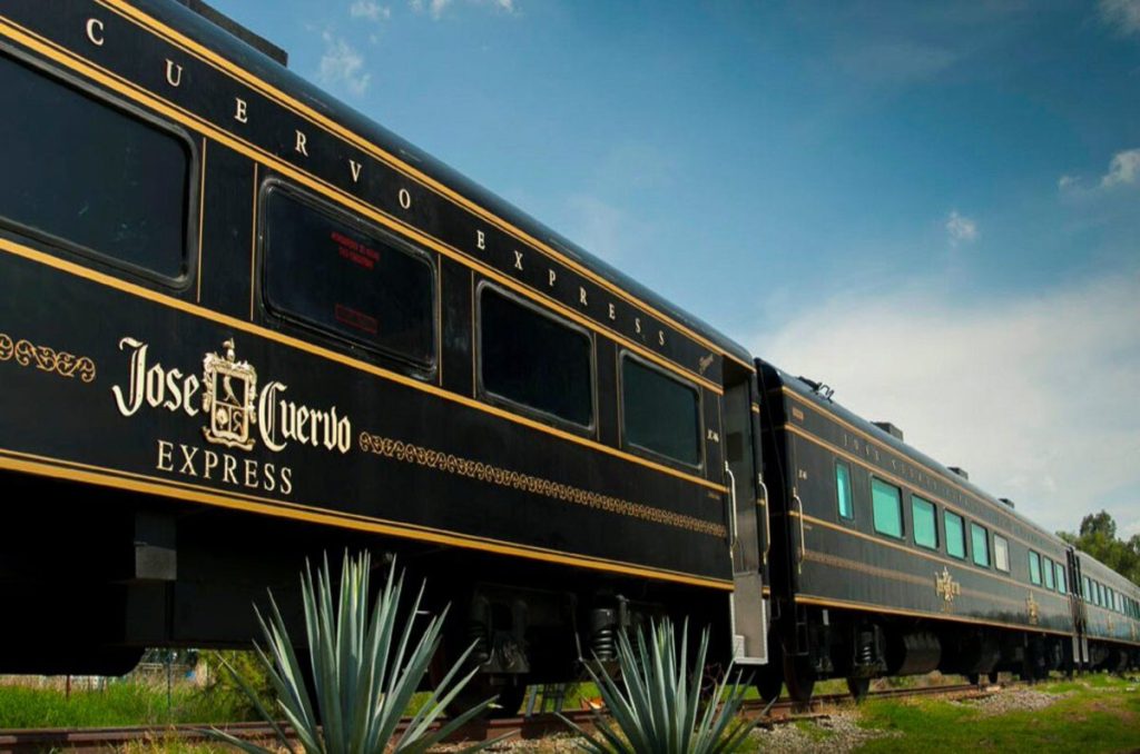 Tren Tequila Express, ¡una experiencia cultural y turística que no te puedes perder!