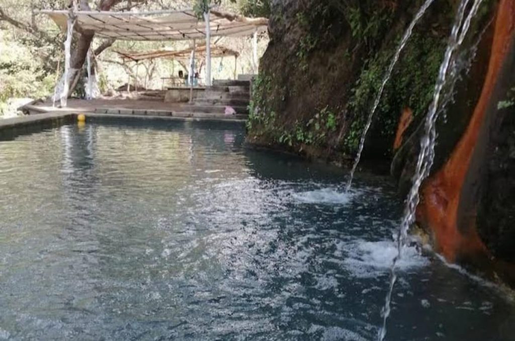 Lánzate para Agua Caliente, Colima