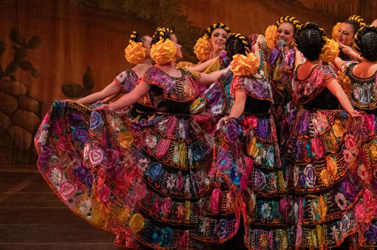 ballet-folklorico-de-la-uv