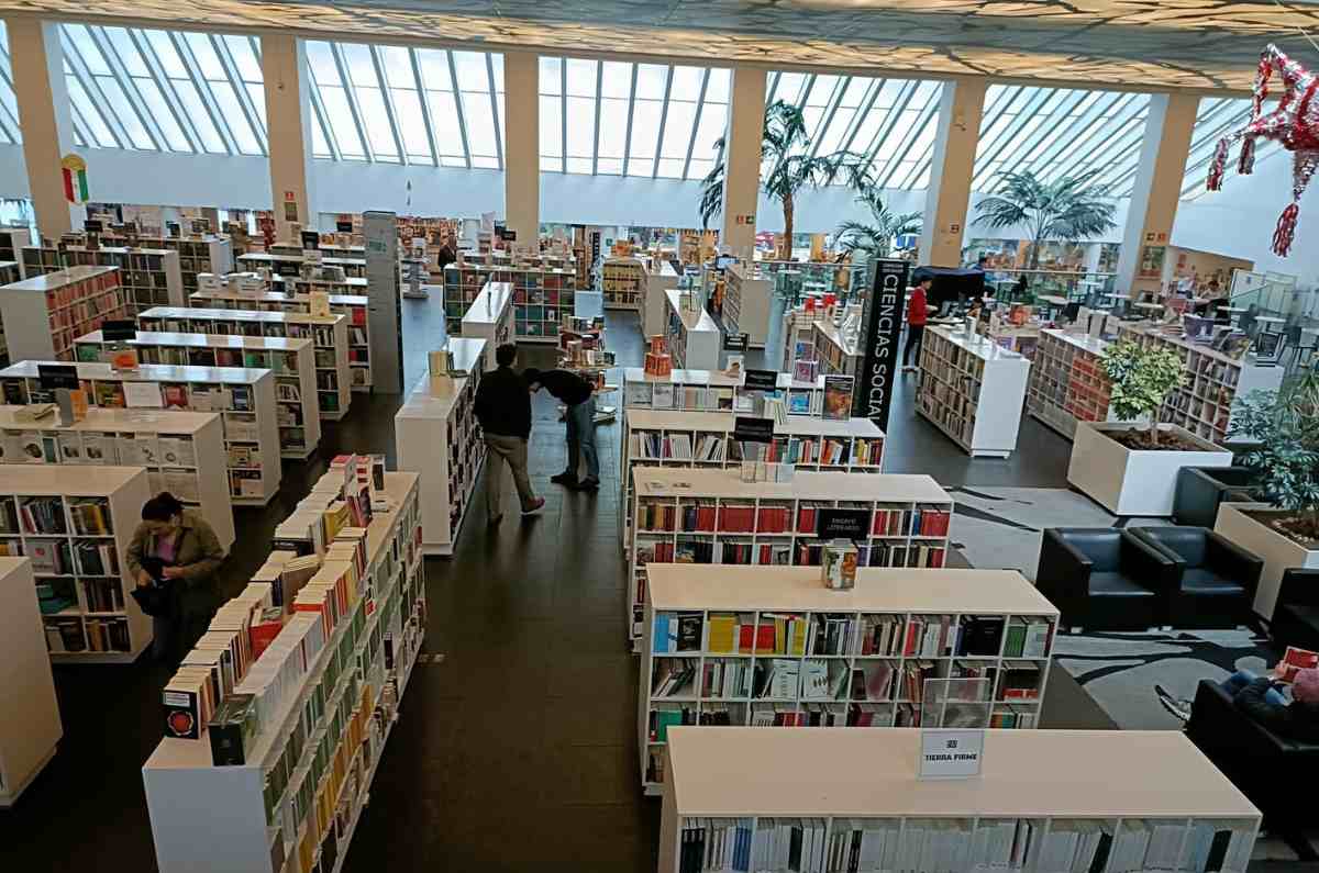 9. Librería del Fondo de Cultura Económica Rosario Castellanos
