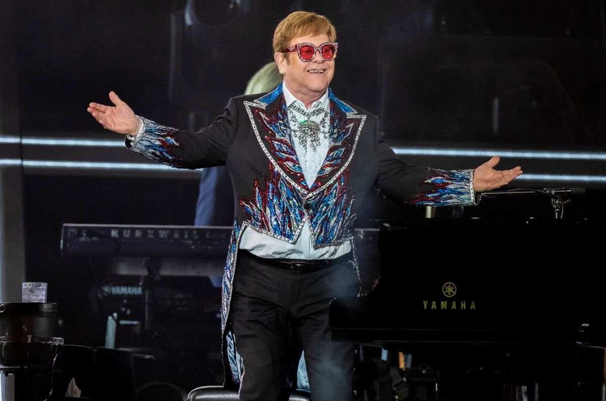 Elton John hace historia y se convierte en EGOT 