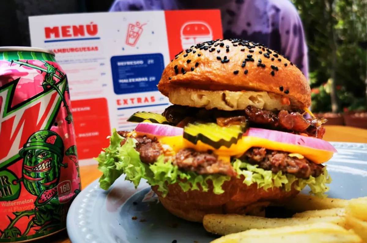 Godzilla Burguer: Hamburguesas monstruosas en la Roma