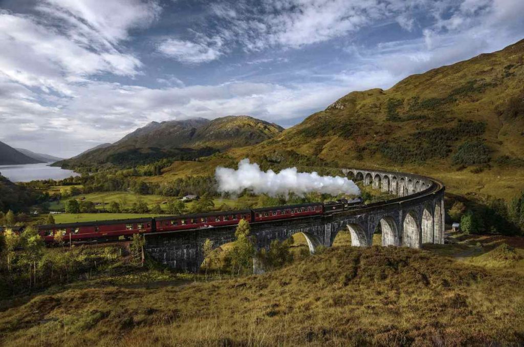 El tren Hogwarts Express se despide del mundo Muggle 