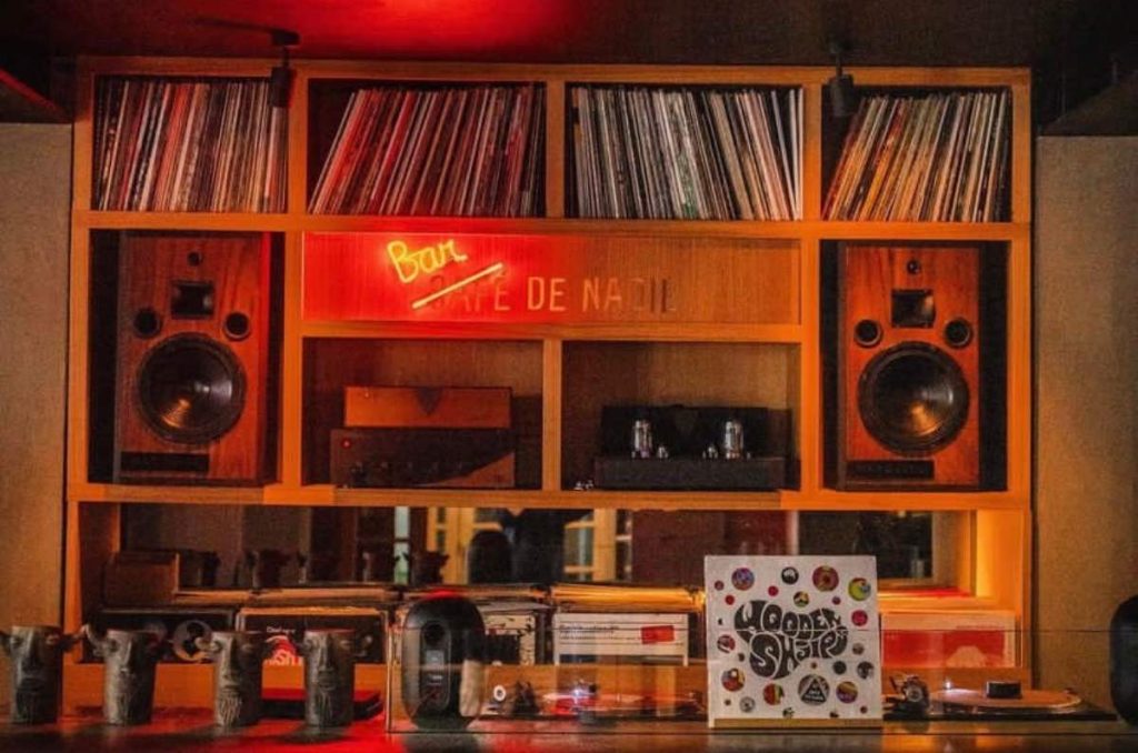 Lugares para escuchar música de vinilo en CDMX