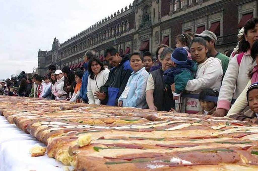 Mega rosca de reyes en el Zócalo