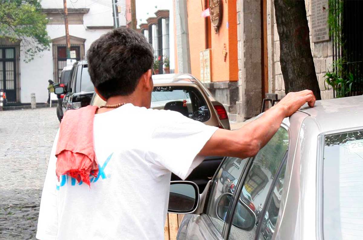 ¿Adiós franeleros? Proponen arresto a personas que realicen esta práctica en CDMX