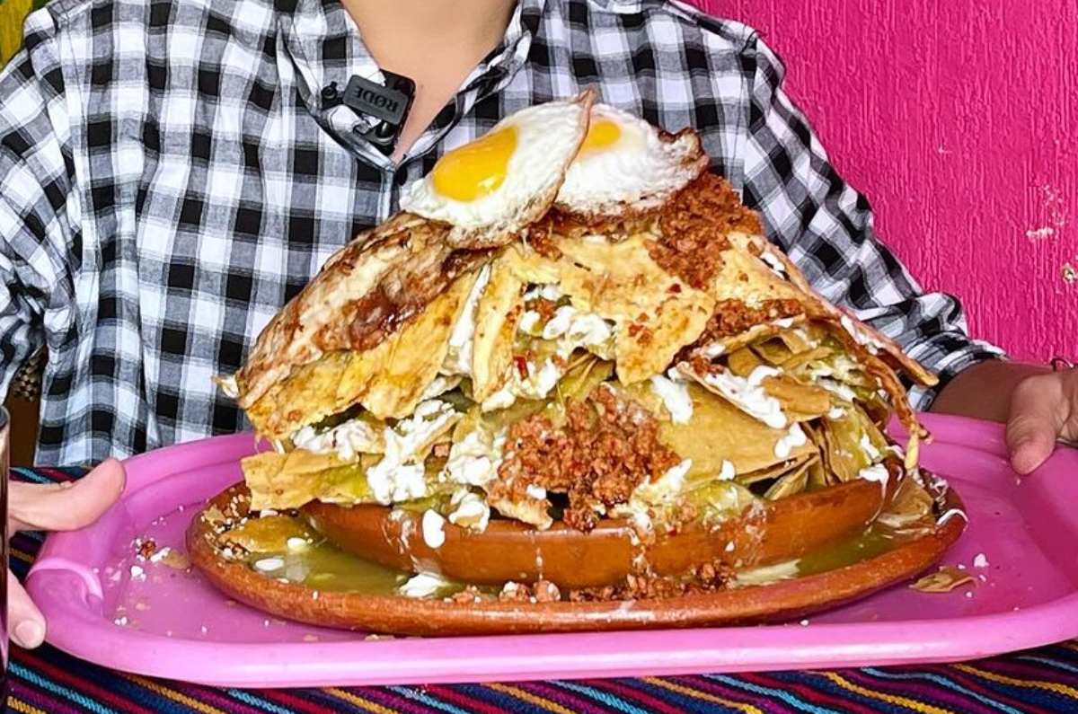 ¡Solo para valientes! Gana $500 si logras comer estos chilaquiles gigantes en Toluca