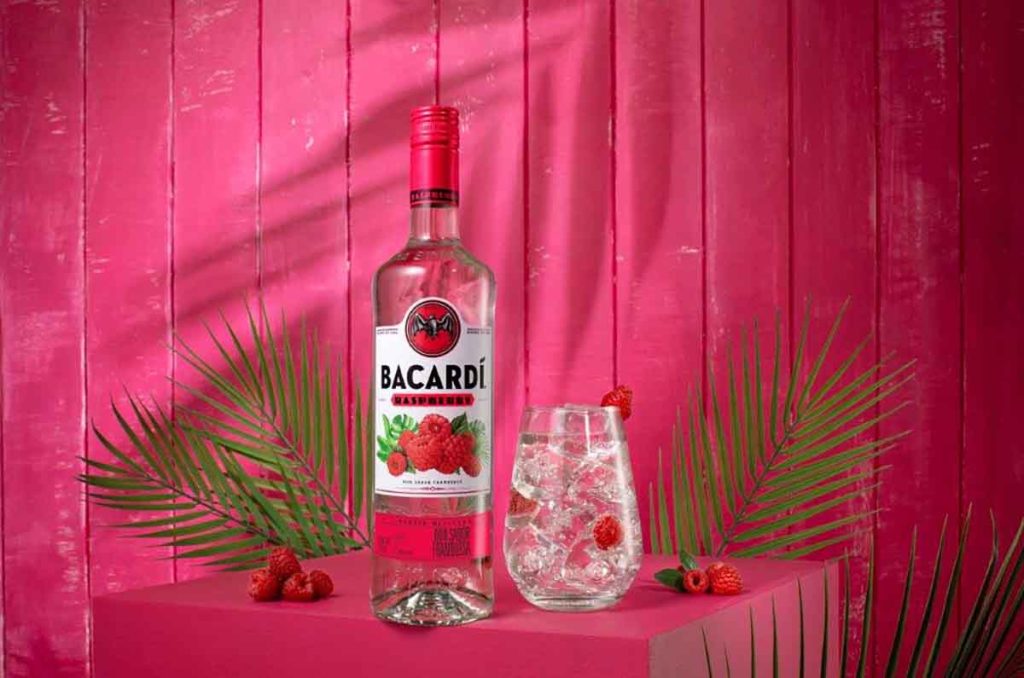 Bacardí se apodera del 14 de febrero con cócteles rosas y regalos únicos en esta temporada de amor y amistad