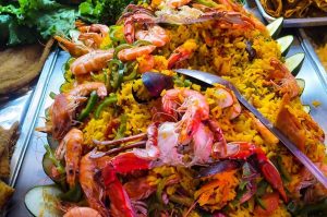 ¡A comer sin parar! Cáele a este buffet de mariscos en La Viga por $270