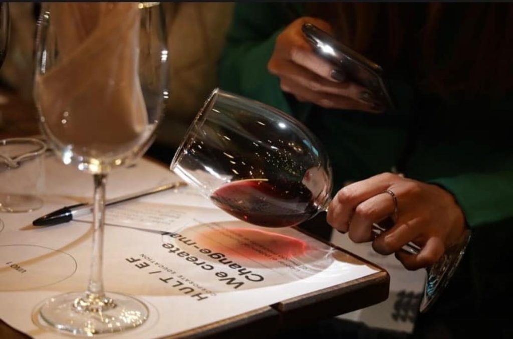 Haz tu propio vino en esta experiencia interactiva con cata de vinos en CDMX