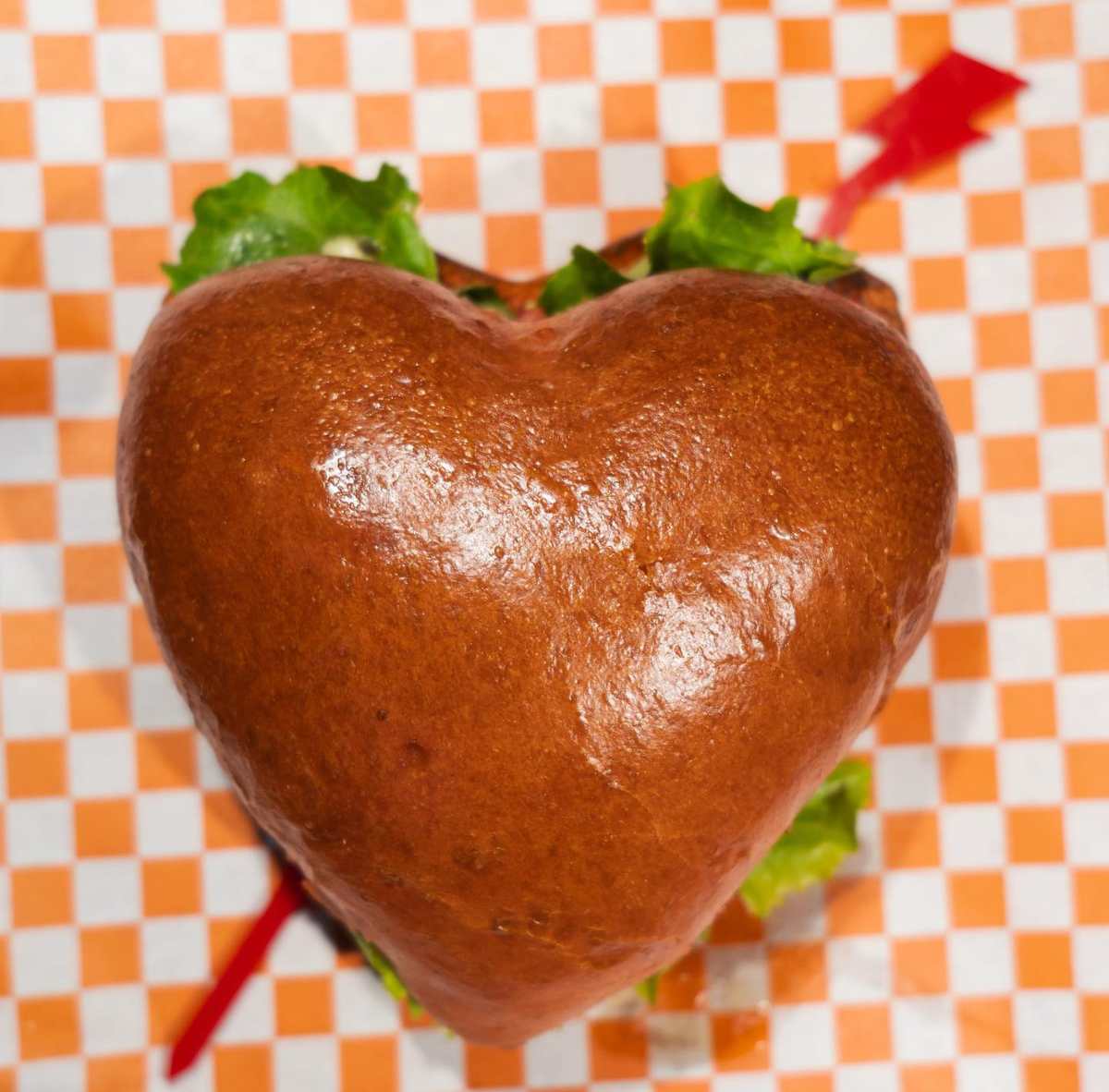 Conquista a tu crush con una burger con forma de corazón