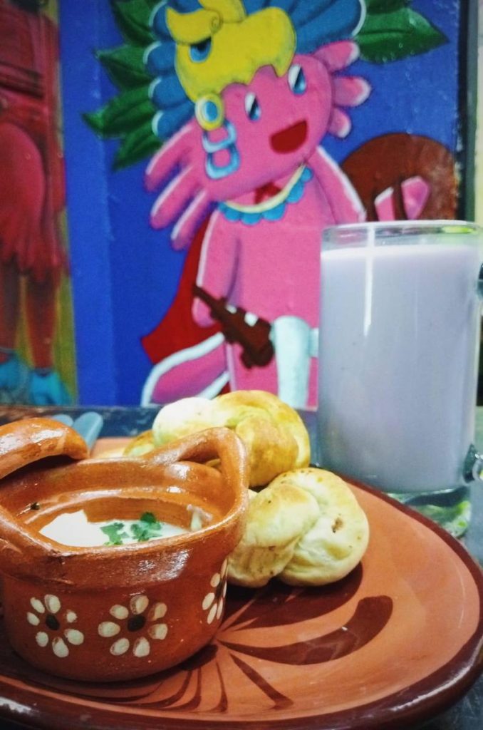 Pulque y comida mexicana