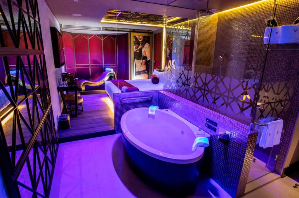 Celebra San Valentín en V Motel Boutique