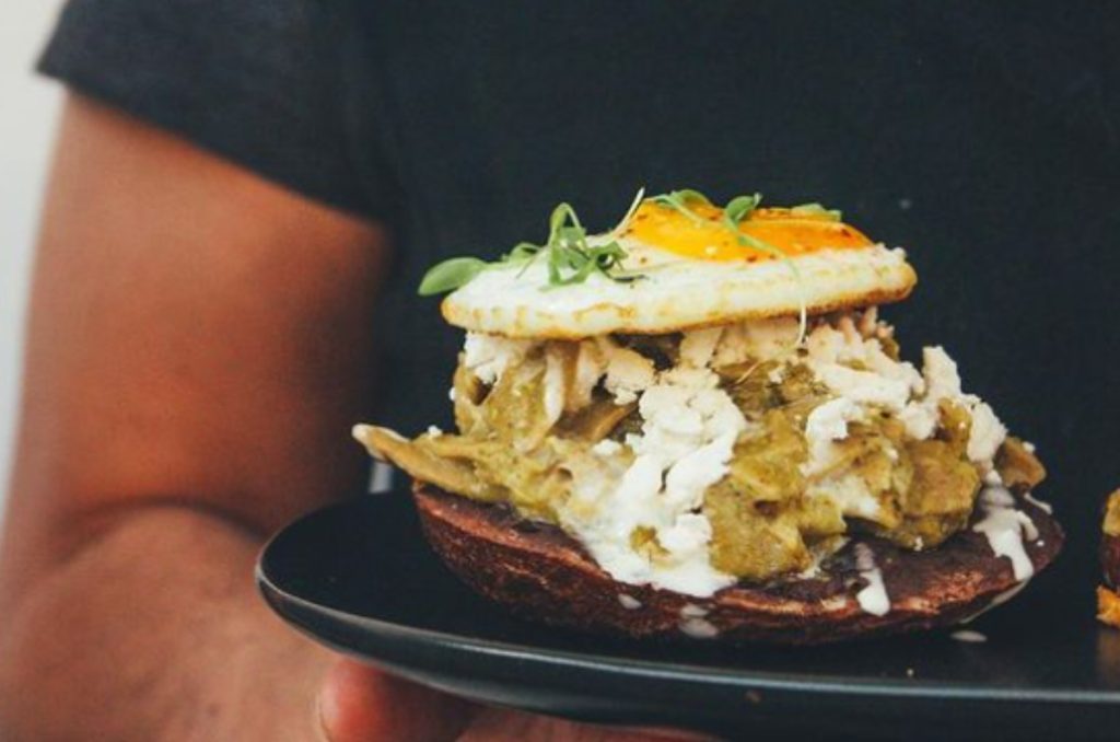 bagel de chilaquiles