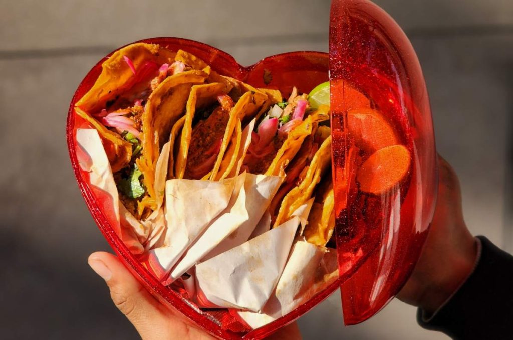 Estuche de tacos en forma de corazón